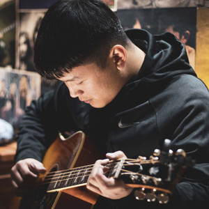 客厅ying乱亲女h小婷y
